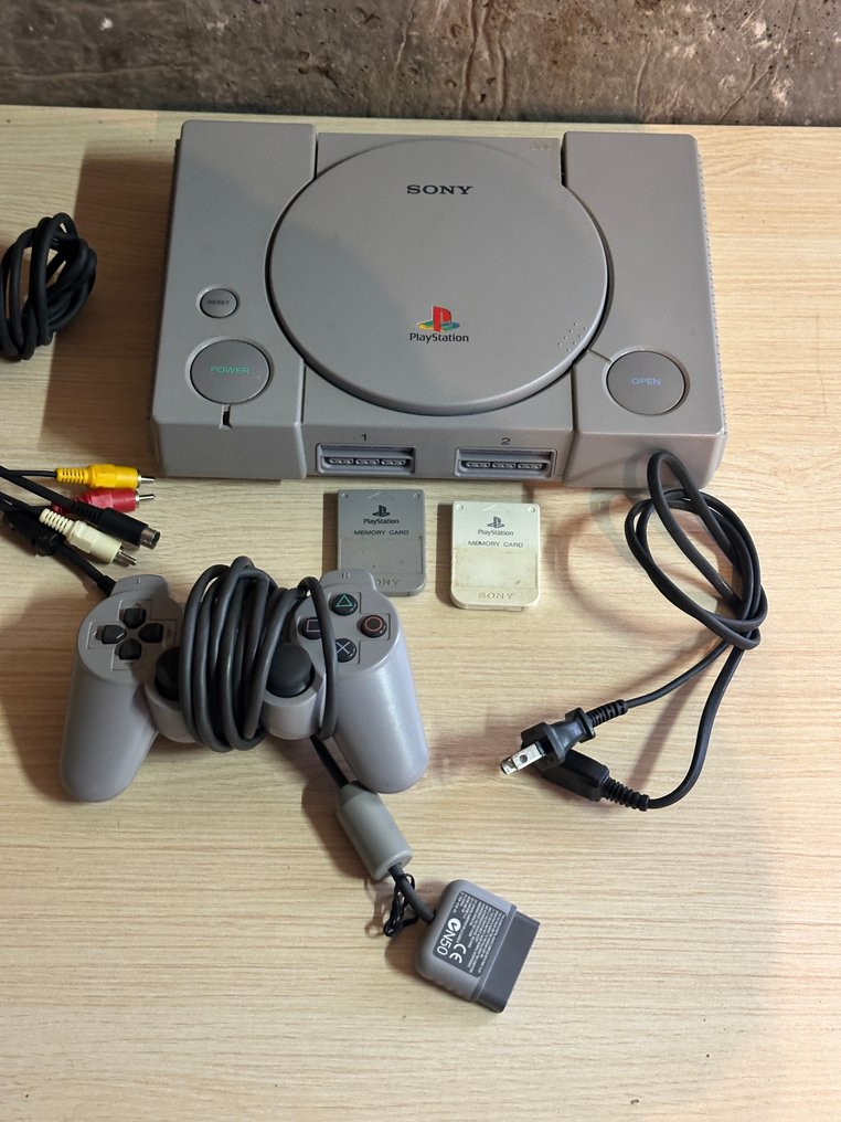 Sony - Playstation 1 (PS1) - Set (SCPH-7000) NTSC-J Boxed w/ DualShock Controller & 2 Memory Cards - Κονσόλα βιντεοπαιχνιδιών #1.0