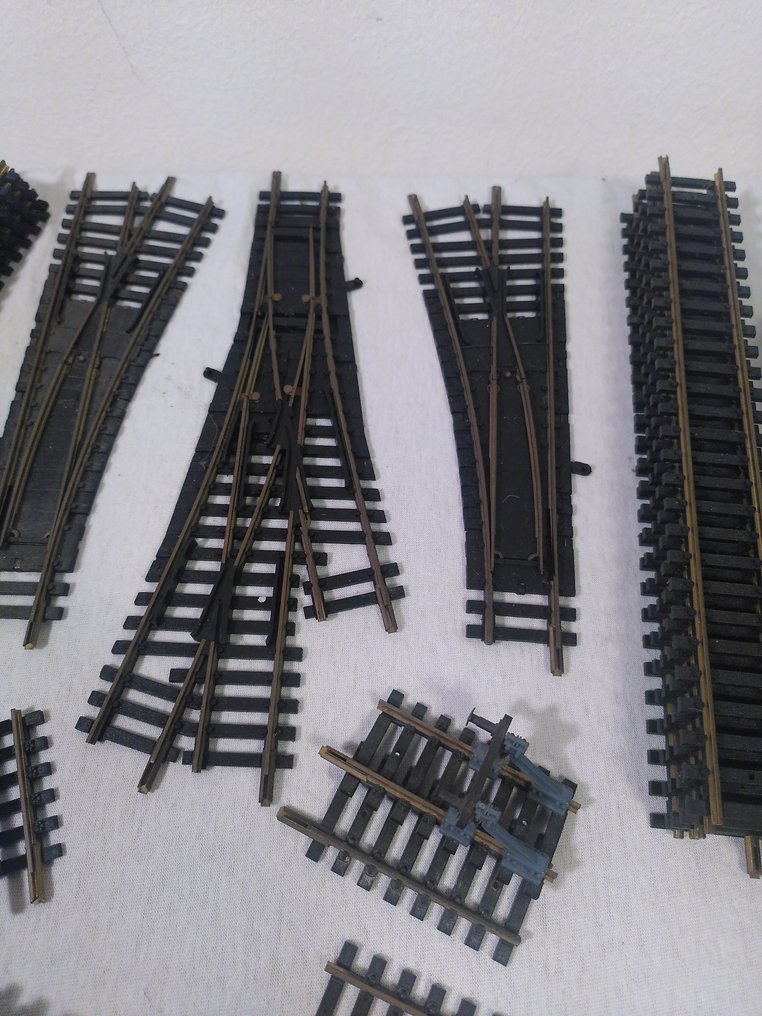 Fleischmann H0 - 6001, 6057, 6030, a.o. - Γραμμές τρένου μοντελισμού (35) - συμπεριλαμβάνονται οι προφυλακτήρες, το ζεύγος τροχών και η τρί-κατευθυντική τροχιά #4.3