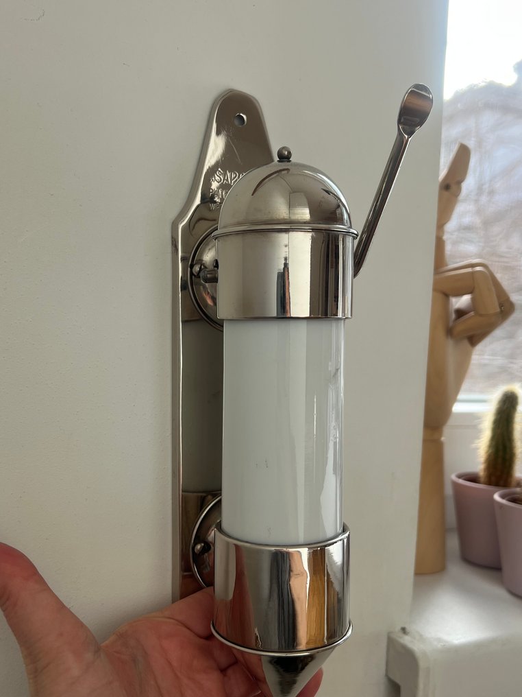 飲水機 - 乳白色玻璃, 镀铬金属 - 壁挂式分配器 #1.0