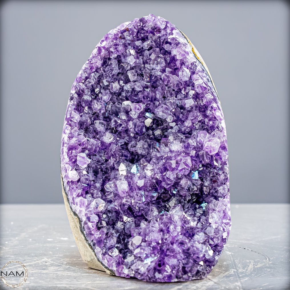 令人惊叹的紫水晶簇 耀眼的水晶辉煌在紫色中- 471.19 g #1.0