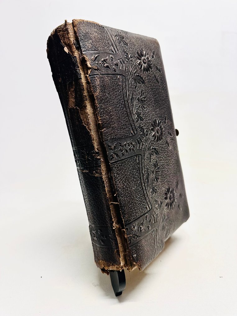 Άλμπουμ φωτογραφιών - Leather-Bound Photo Album with Metal Clasp - 1900 #3.2