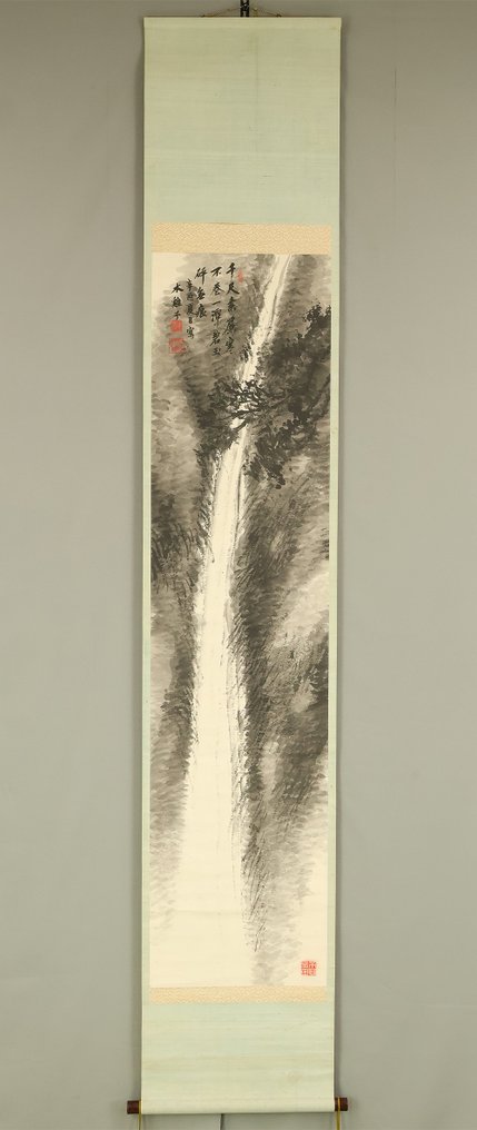 Waterfall with Original Box (Tomobako) - with signature 'Mokkeishi' 木雞子 and seal 'Igi' 井義 'Mokkeishi' 木雞子 - Japani  (Ei pohjahintaa) #1.0