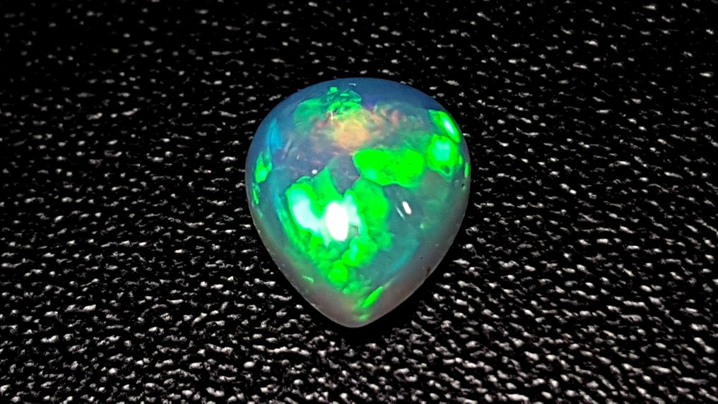 Opal Cabochon - Höhe: 4.07 mm - Breite: 8.26 mm- 0.31 g - (1) #1.0