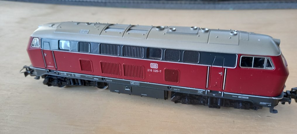 Märklin H0 - 3075 - 模型火車 (4) - DB 216，配备三节乘客车厢。 - DB #2.1