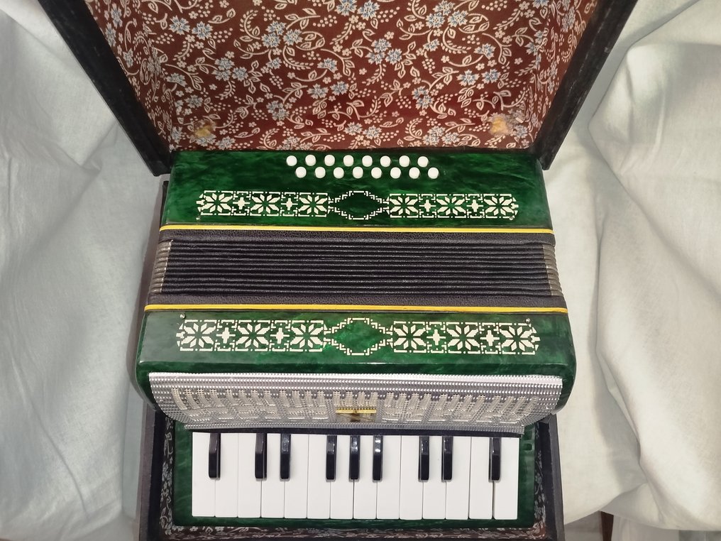 Malysh (Малыш) - 16bass - Mini Accordion -  - Ακορντεόν με πλήκτρα  (χωρίς τιμή ασφαλείας) #2.1