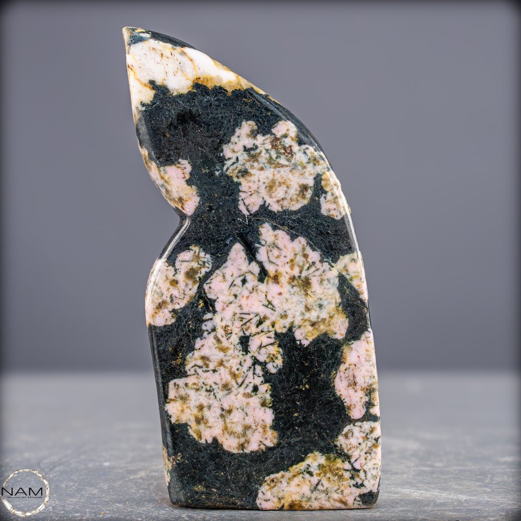 天然雪花Obsidian 显著的收藏者专用形状，具有对比性的图案。- 235.66 g #1.0