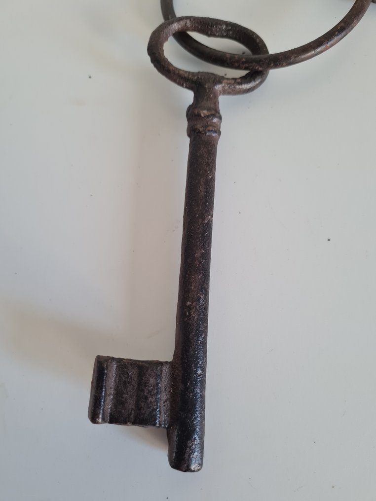 2 sleutelbossen met antieke ijzeren sleutels - 19de E - Κλειδί  #4.3