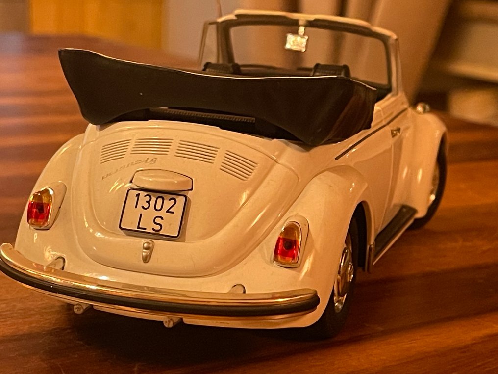 Revell 1:18 - Modellbil - Volkswagen Käfer Cabriolet 1302 LS #1.0