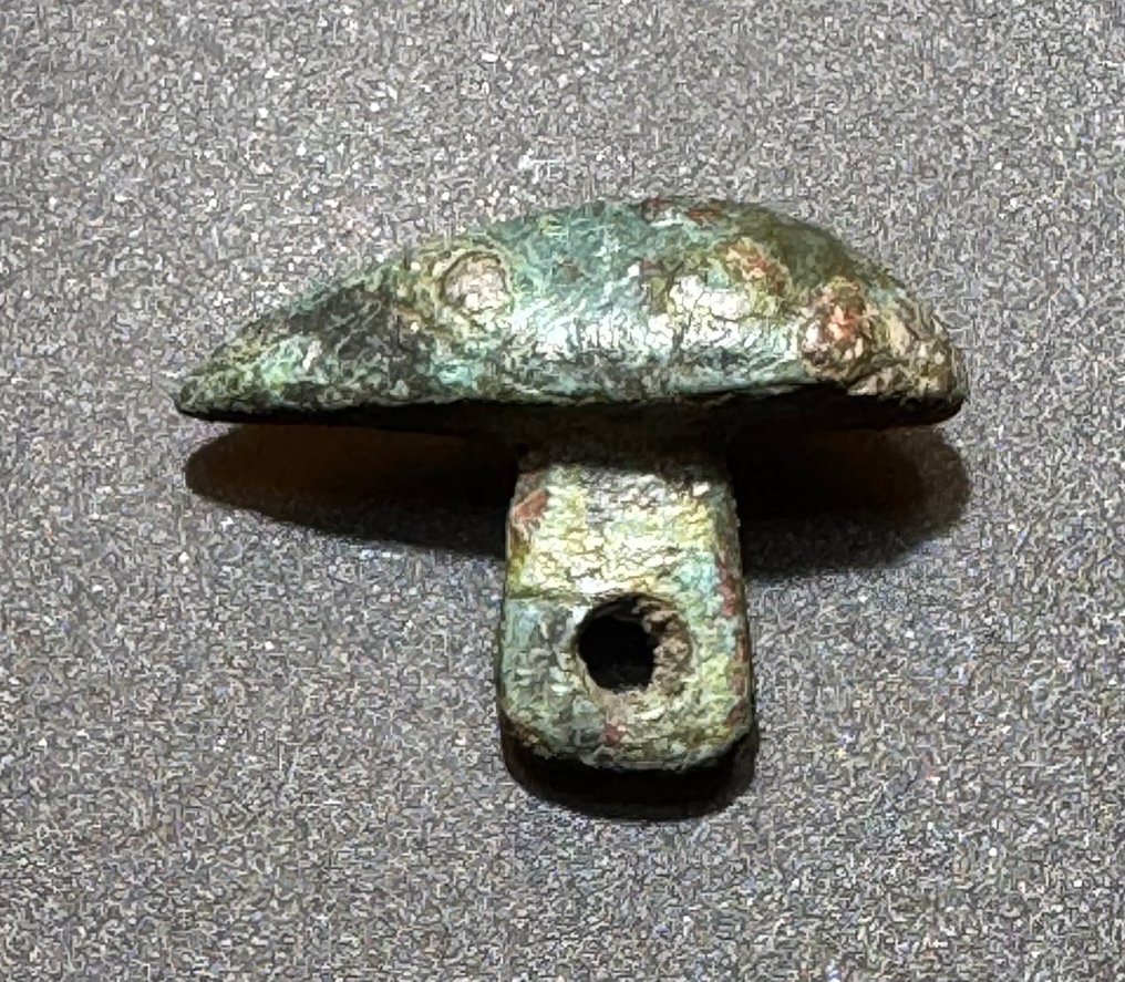 維京時代 青銅色 非常罕见的护身符，具有精美的乌鸦（Huginn或Muninn）风格。  (沒有保留價) #1.0