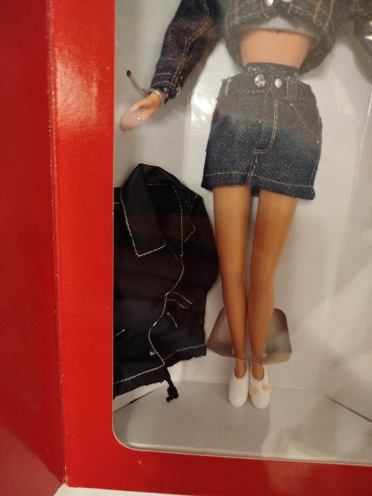 Mattel  - 娃娃 Barbie Bloming Dales, Calvin Klein Jeans, mit Tasche und Mantel, Limited Edition l - U.S. #3.2