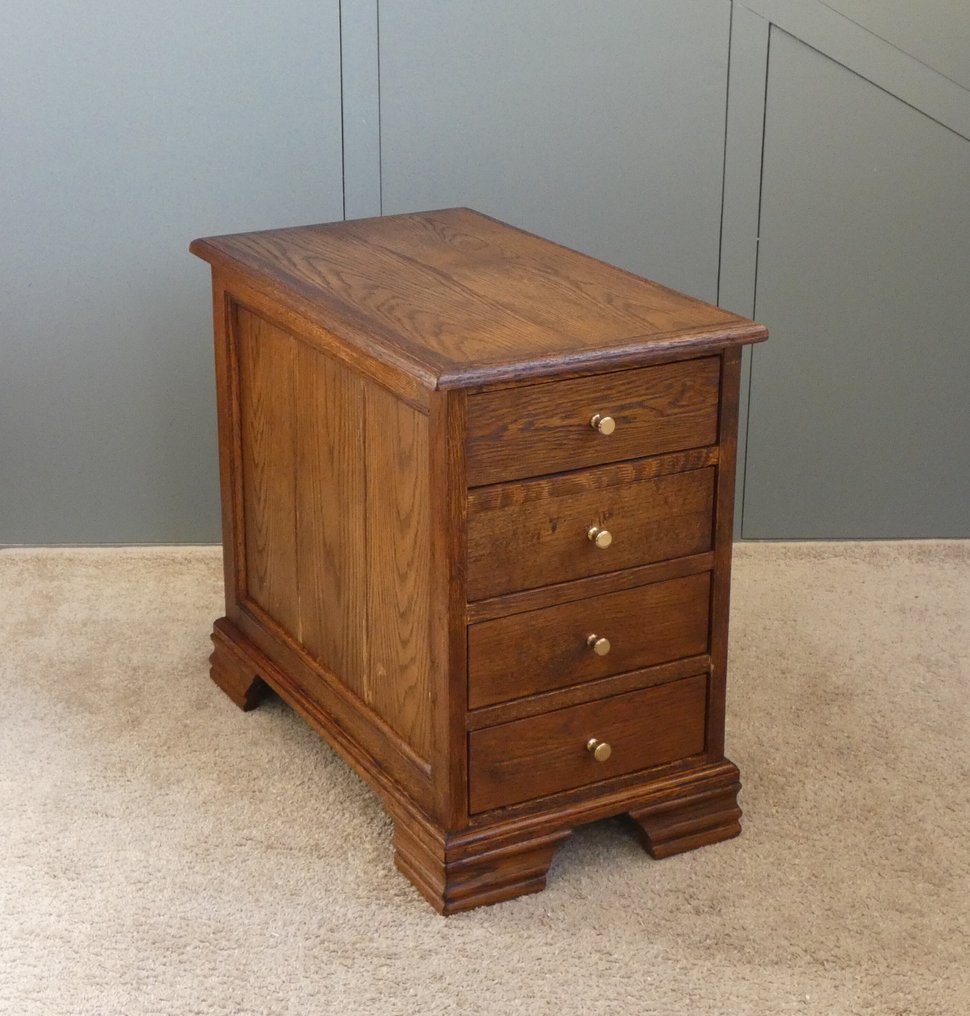 抽屉柜 - 坚固的抽屉柜 - Eikenhout，Messing - 4 Lades #1.0