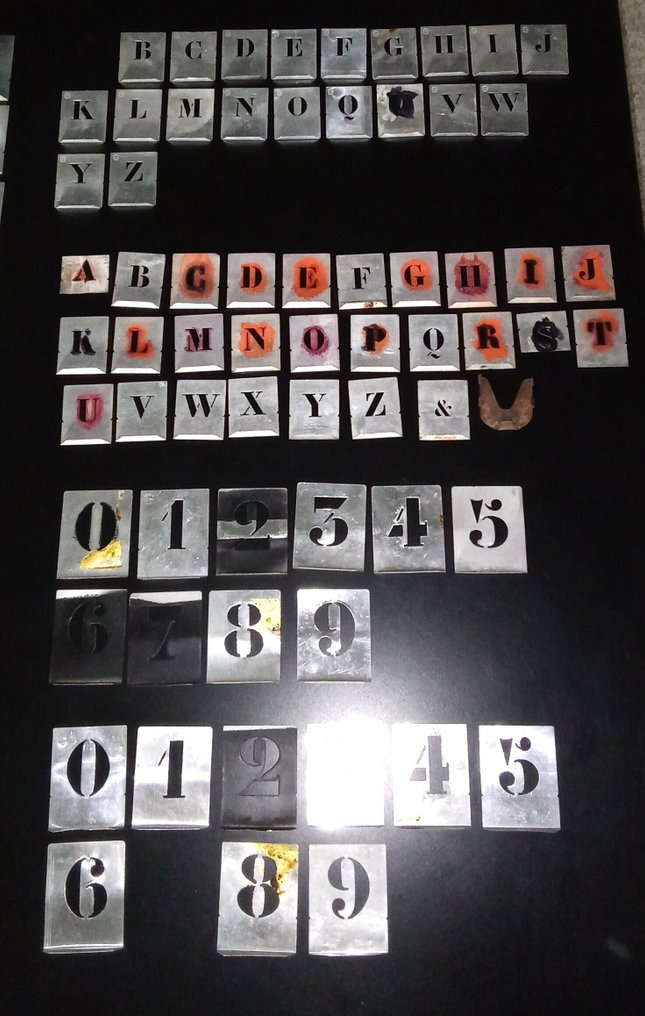 Working tool (9) Industrial design - lots of stencils deposited #1.0