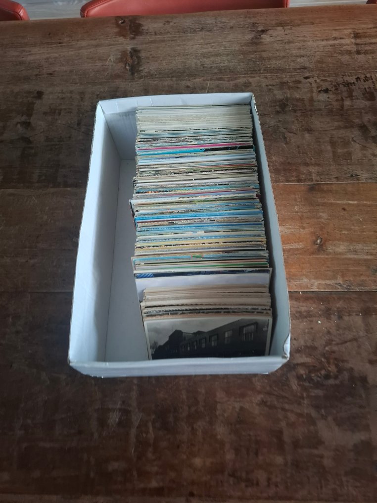 杂类 - 盒子容量约400张明信片，主题多样及地形图。 - 明信片 (400) - 1900-1995 #1.0