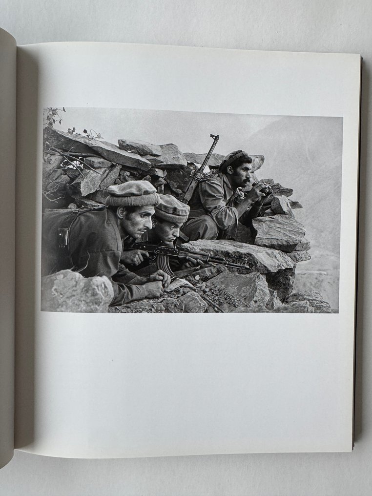 Signed, Steve McCurry / Anthony Bannon - Steve McCurry - 2005 #2.1