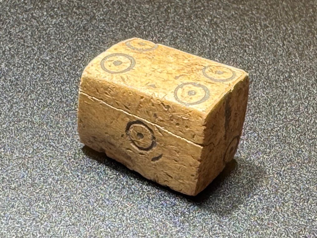 Romersk antik Knogle Ekstremt velbevaret og usædvanligt store spilleterninge med rektangulær form. #3.2