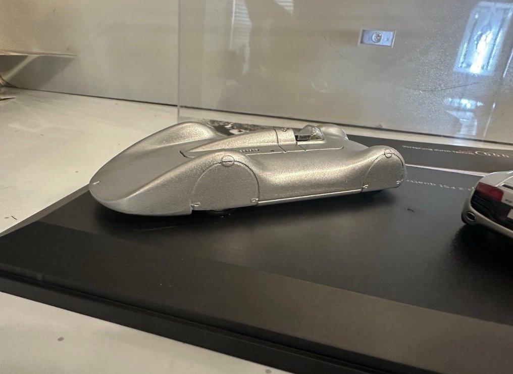 Audi 1:43 - Modelbil (2) - Audi R8 5.2 FSI quattro / Auto Union Avus Stromlinie #4.3