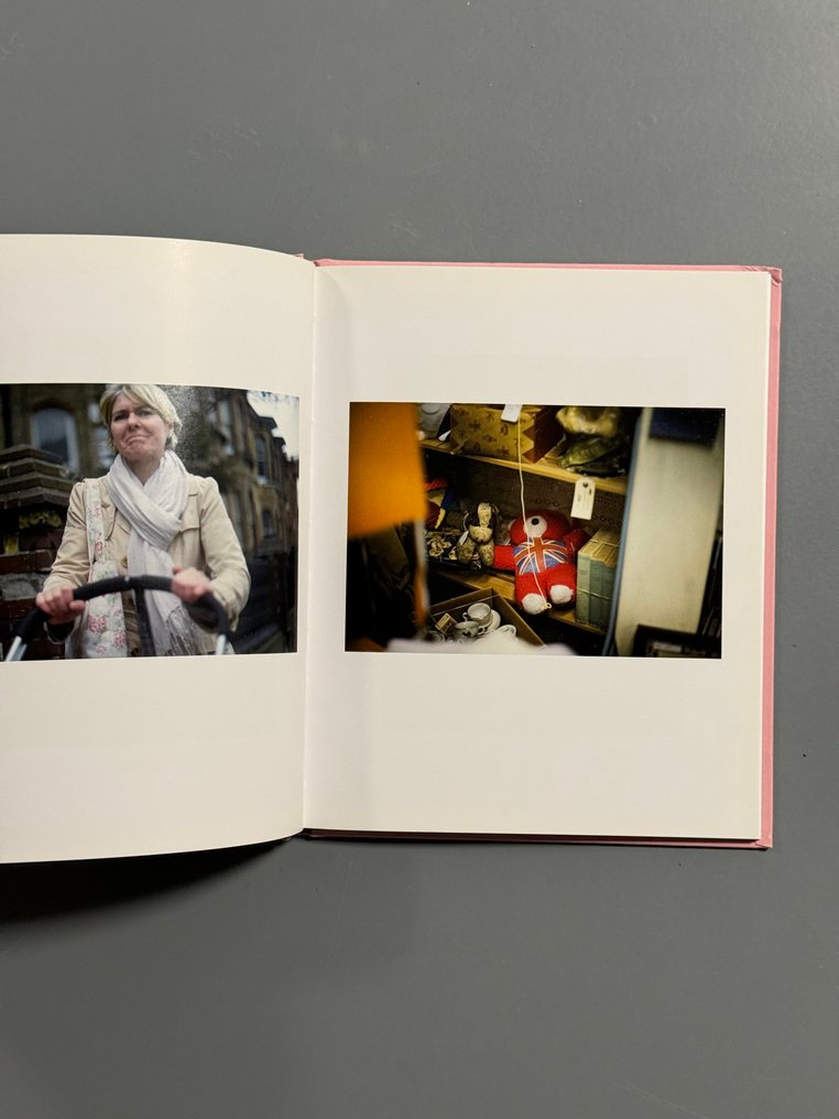 Alec Soth - Brighton picture hunt - by Carmen and Alec Soth - 2010 #2.1