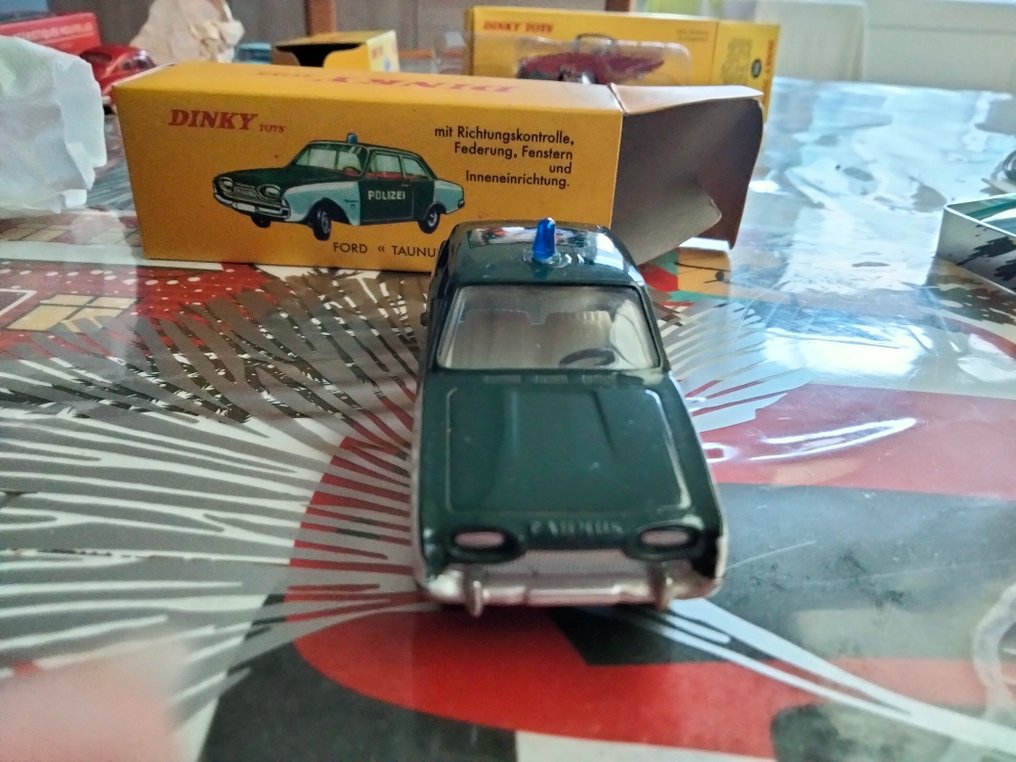 Dinky Toys, Quiralu 1:43 - Αυτοκίνητο μοντελισμού  (6) - Ensemble de modèles: Peugeot 403; 2 Porsche Simca Vedette "Chambord"; Ford Thunderbird cabriolet; #4.3