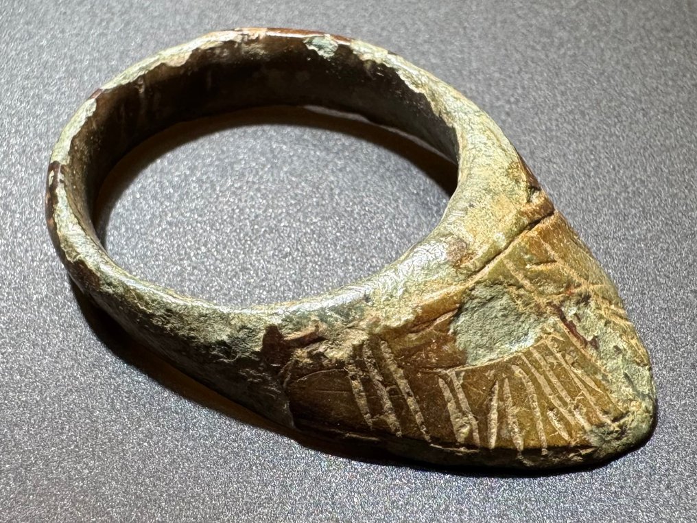 Medieval, Era dos Cruzados Bronze Anel de arqueiro ricamente ornamentado #1.0