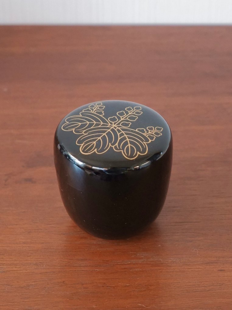 義春 - Natsume - 皇室菊花漆茶叶罐 - 木, 漆 - 漆制茶叶罐 #2.1