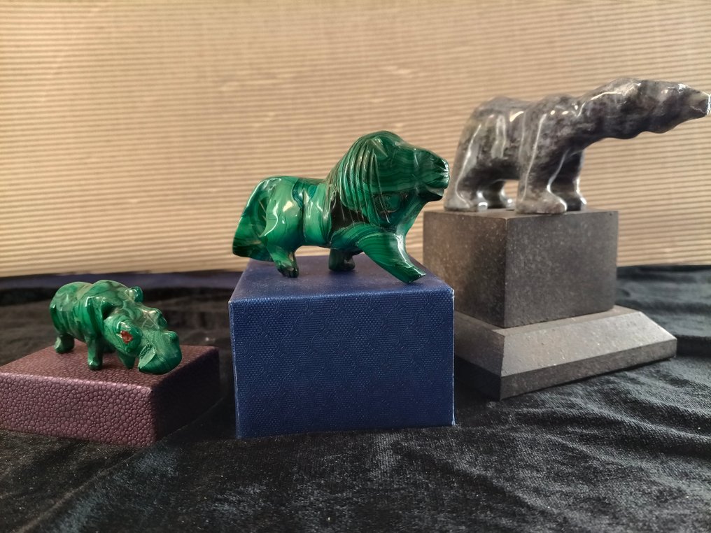 Malachit Schnitzerei - Höhe: 5.6 cm - Breite: 4.2 cm- 641 g - (3) #1.0