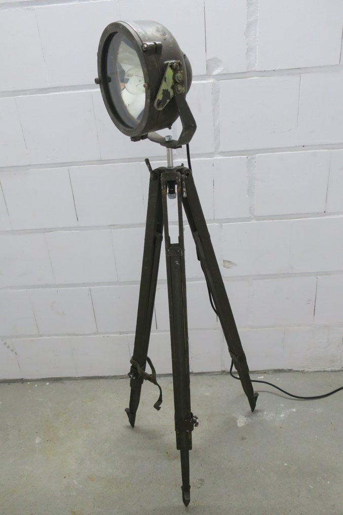 落地灯 - 木 - 复古·独特·三脚落地灯·钢木铝——坦克T-55的原装灯具 #1.0