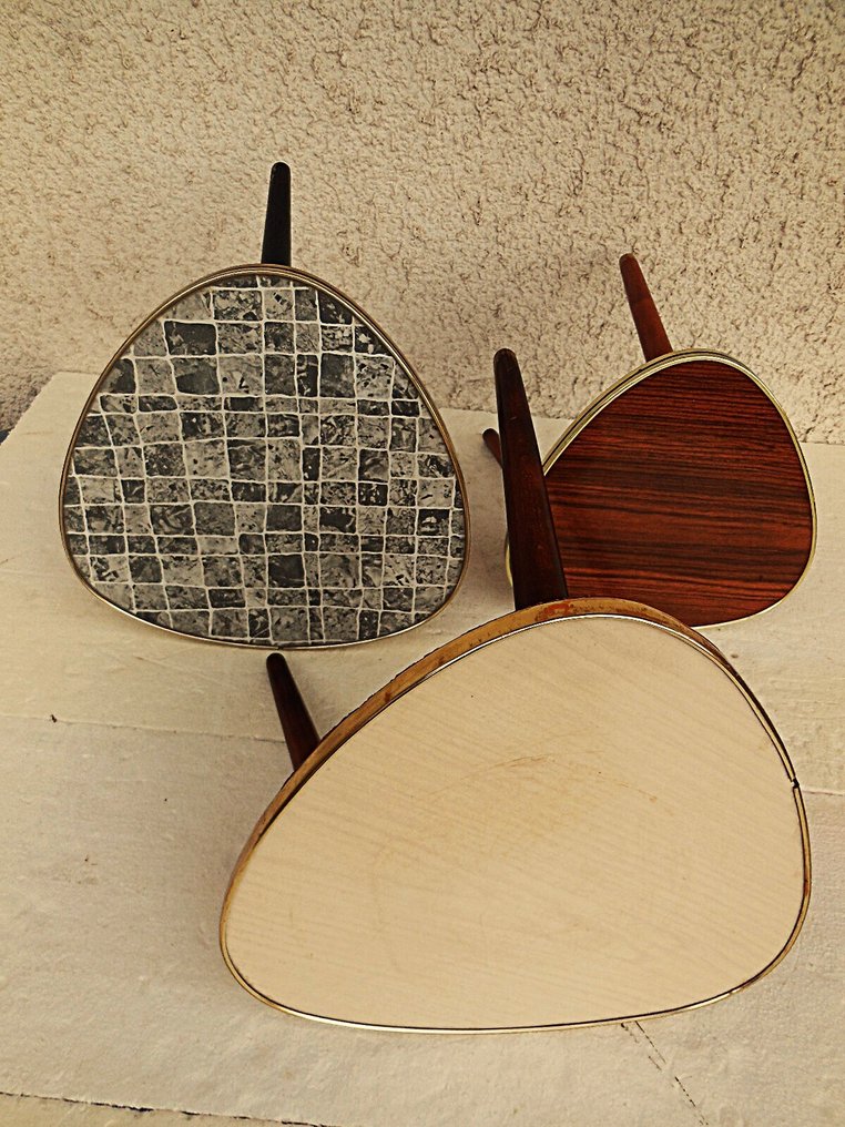 *Rockabilly* - Lampebord (3) - Blomsterbænk / Plantetaburetter - Træ, Resopal, Edelholz - Tre blomsterstole #1.0