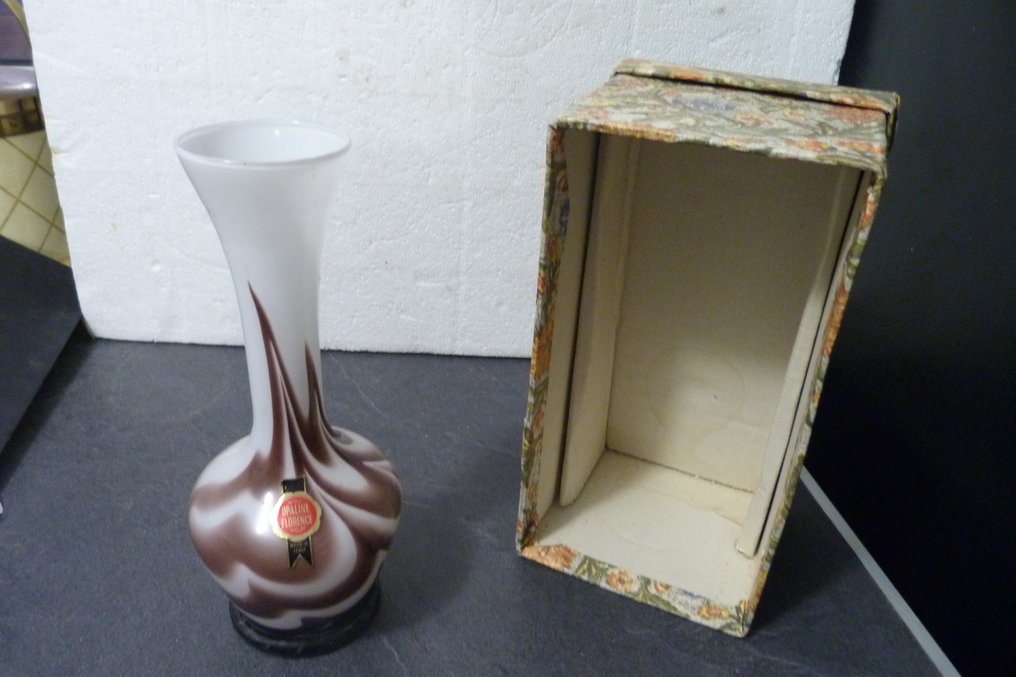 花瓶  - 碱性硅石加热至熔融 - 乳白色玻璃花瓶 #2.1