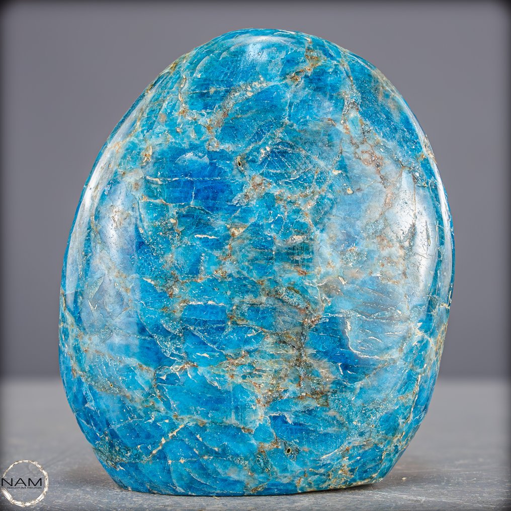 闪亮的马达加斯加自然形态的磷灰石 一个迷人的蓝色自然宝石- 962.57 g #2.1