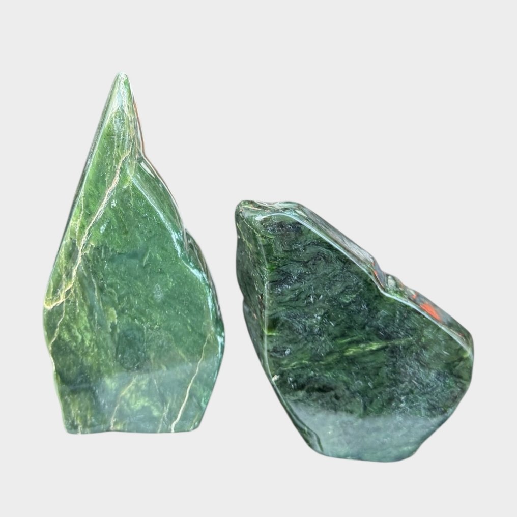 Hermosa nefrita de pie Forma libre- 1615 g - (2) #1.0