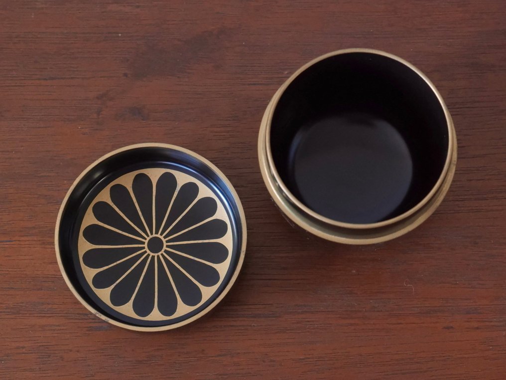 義春 - Natsume - 皇室菊花漆茶叶罐 - 木, 漆 - 漆制茶叶罐 #3.2