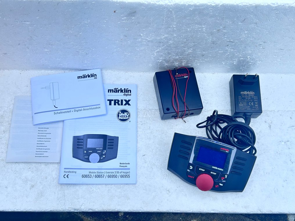 Märklin H0 - 60657/60116/66360 - 電子控制單元 (3) - 移动站，配有连接盒和适配器。 #1.0