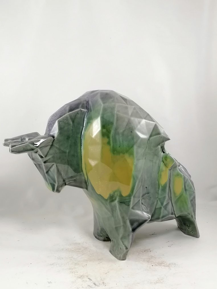 Vanessa Bonino - Geometric bull #1.0