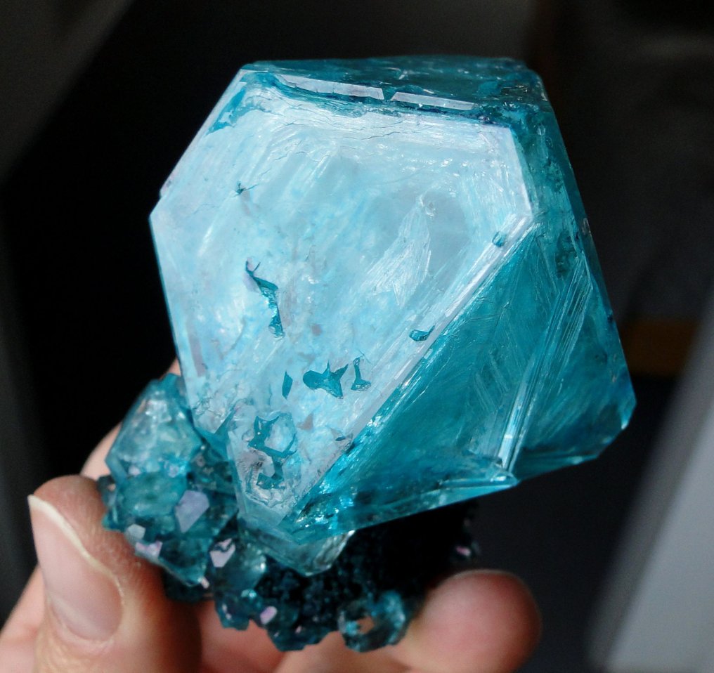 Alunite 海蓝宝石色水晶在基岩上！- 145 g #3.2