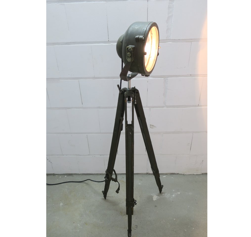落地灯 - 木 - 复古·独特·三脚落地灯·钢木铝——坦克T-55的原装灯具 #1.0