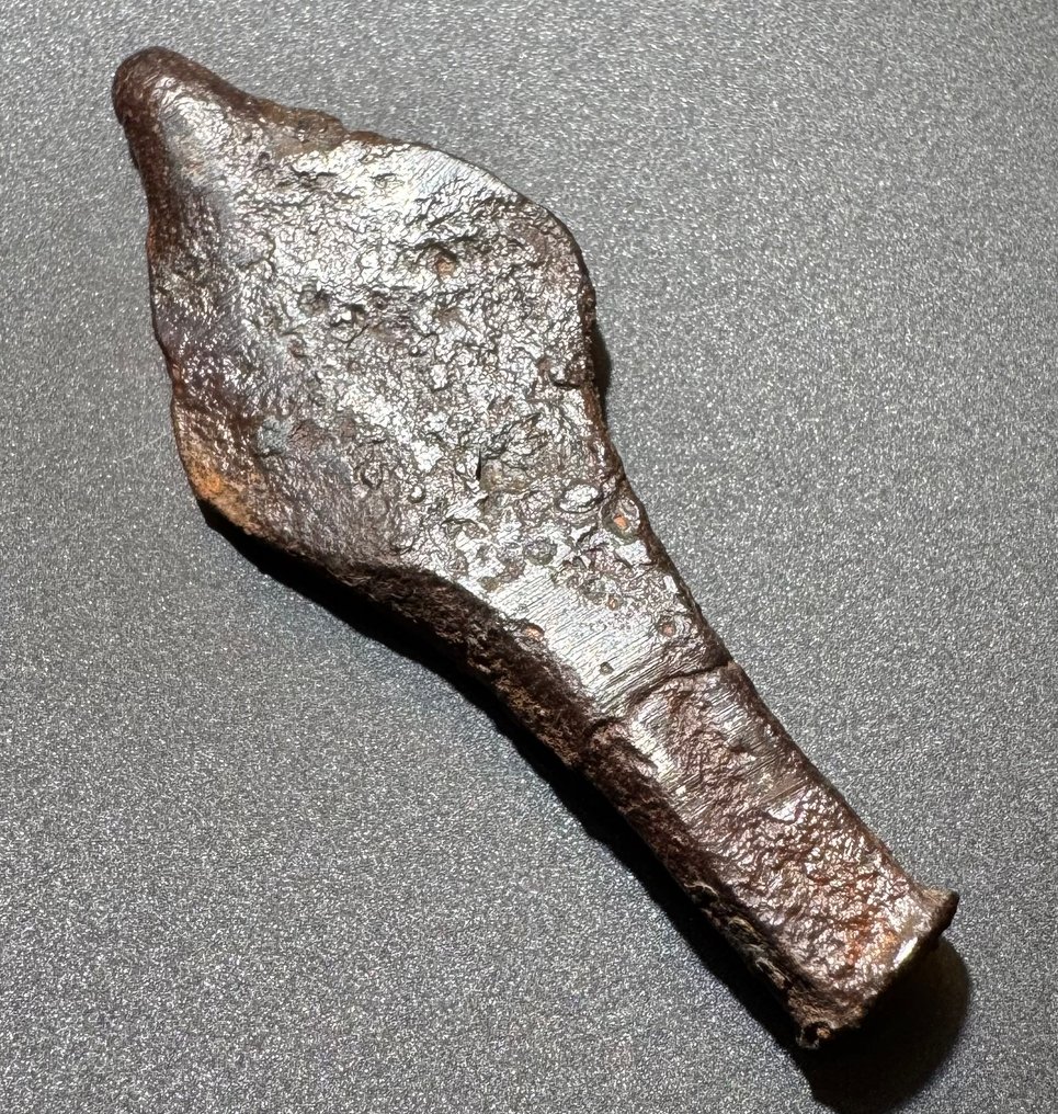 中世紀，十字軍時代 鐵 更稀有的类型，具有叶状形状的巨大、强力的弩箭头。  (沒有保留價) #1.0