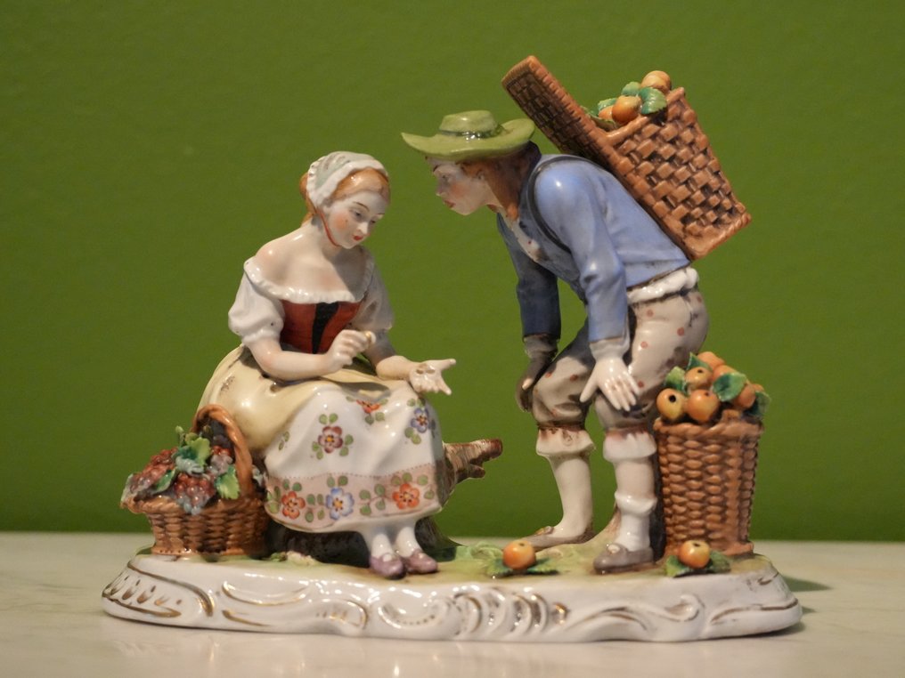 Sitzendorf - 小塑像 - Peasant Couple with Baskets - 瓷器 #1.0