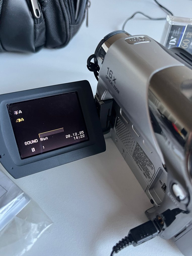 JVC GR-D225E Cameră mini DV-DV #1.0