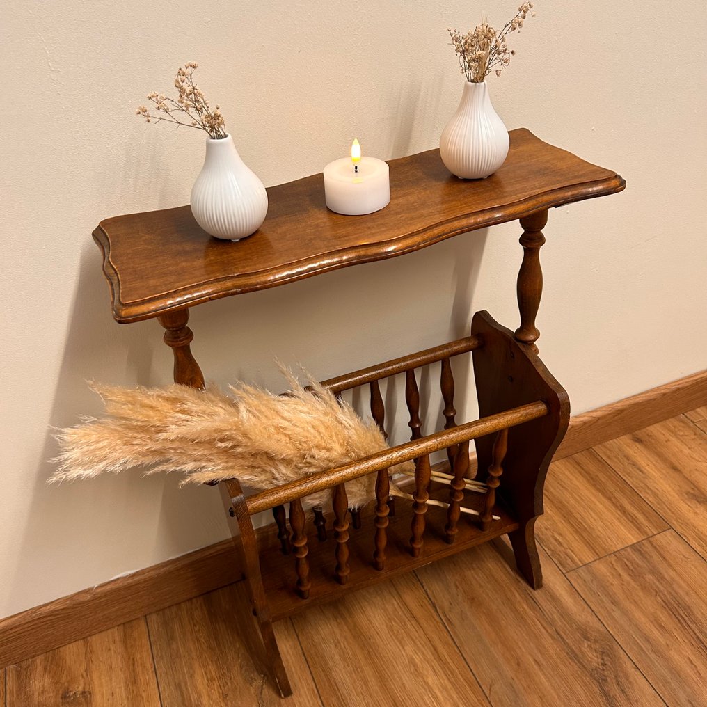 Magazin állvány - Fa - beépített asztallal #1.0