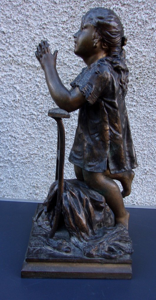 Sculpture, Jeune fille à la prière - statue - 27 cm - Régule #2.1