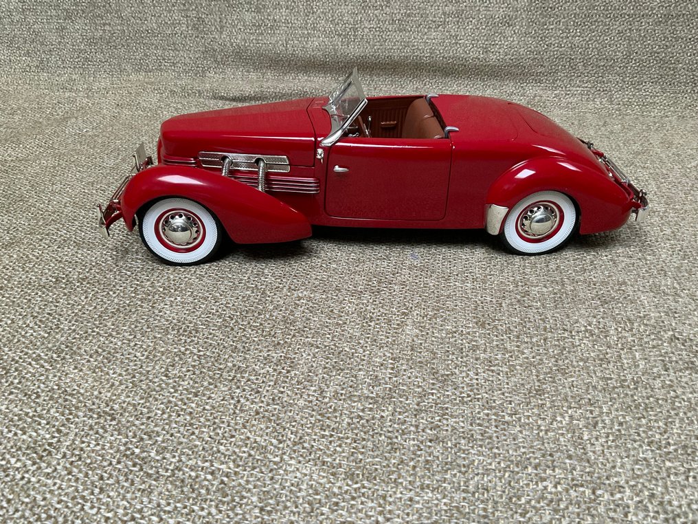 Ertl 1:18 - 模型車 - CORD 812 Convertible 1937 #1.0