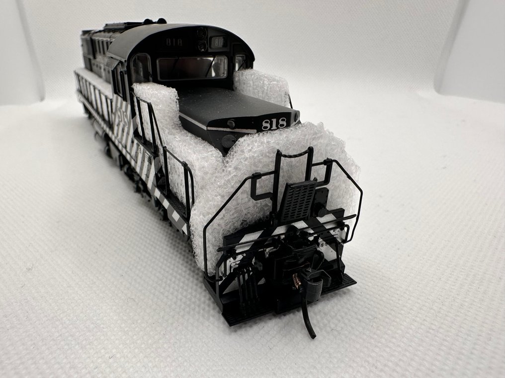 Broadway Limited Imports H0 - 317 - Πετρελαιοκίνητη-ηλεκτροκίνητη μηχανή τρένου (1) - ALCO SRD-15 - Santa Fe #3.2