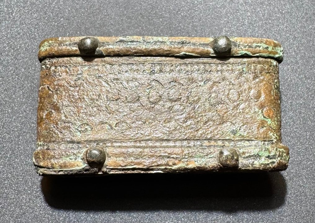 維京時代 青銅色 来自战士之剑护肩的非常罕见装饰碎片 #1.0