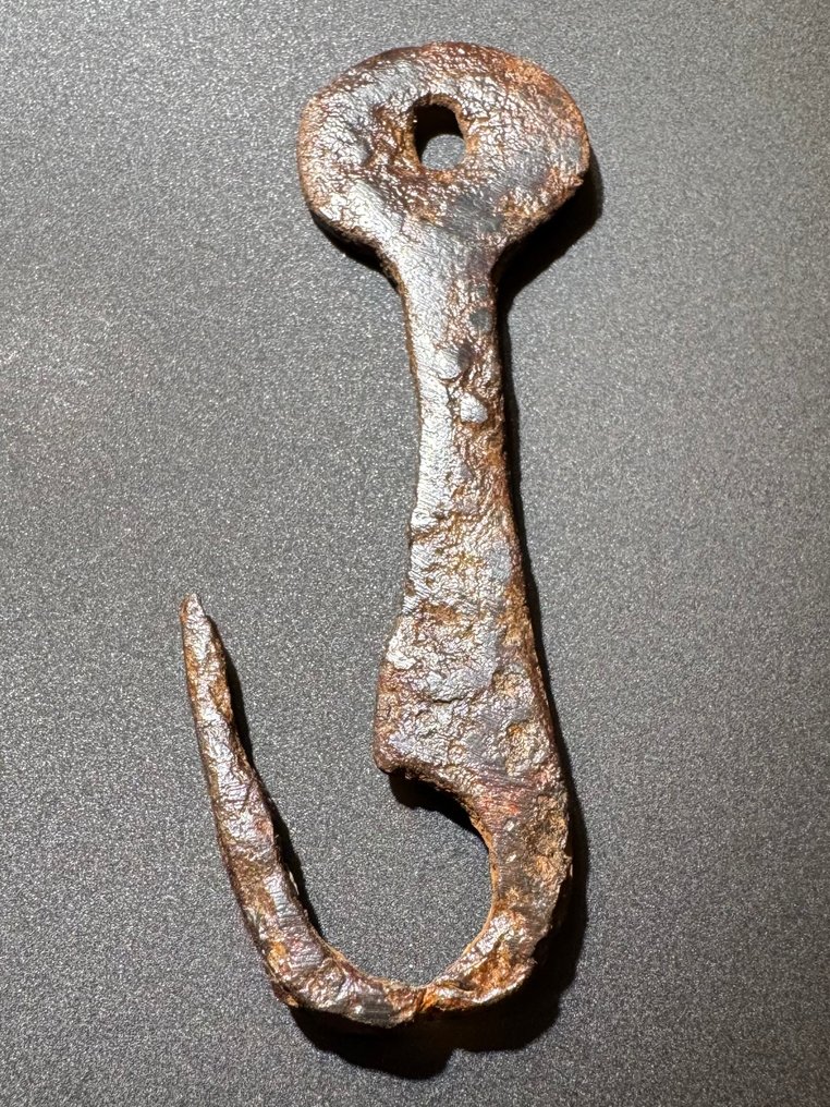 維京時代 鐵 稀有且完整的钓鱼钩标本，远大于平常，长7.7厘米。 #1.0