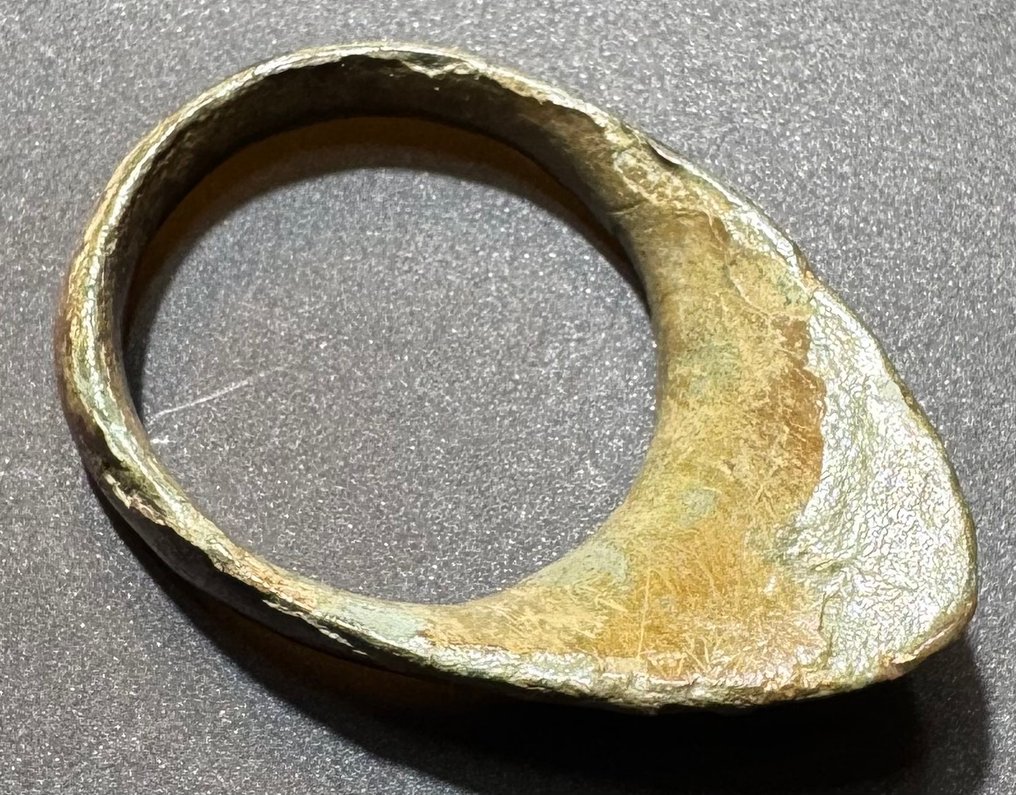 Medieval, Era dos Cruzados Bronze Anel de arqueiro ricamente ornamentado #2.1