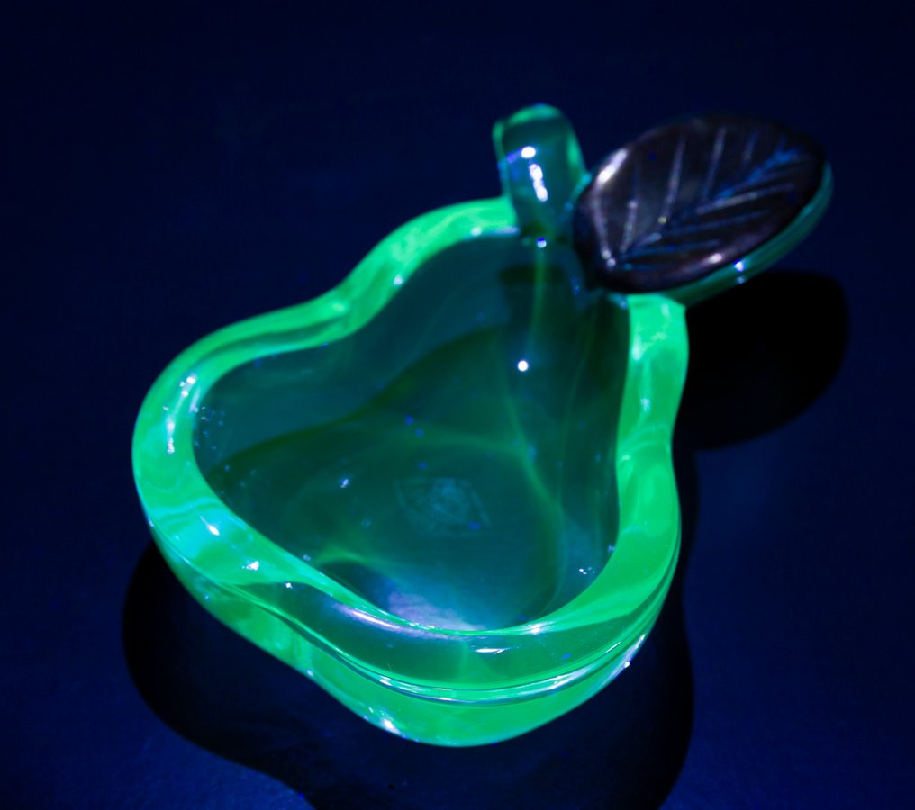 Vannes Le Châtel - Vintage Glass Ashtray - 835 Silver, Uranglas - Askfat - Glas #1.0