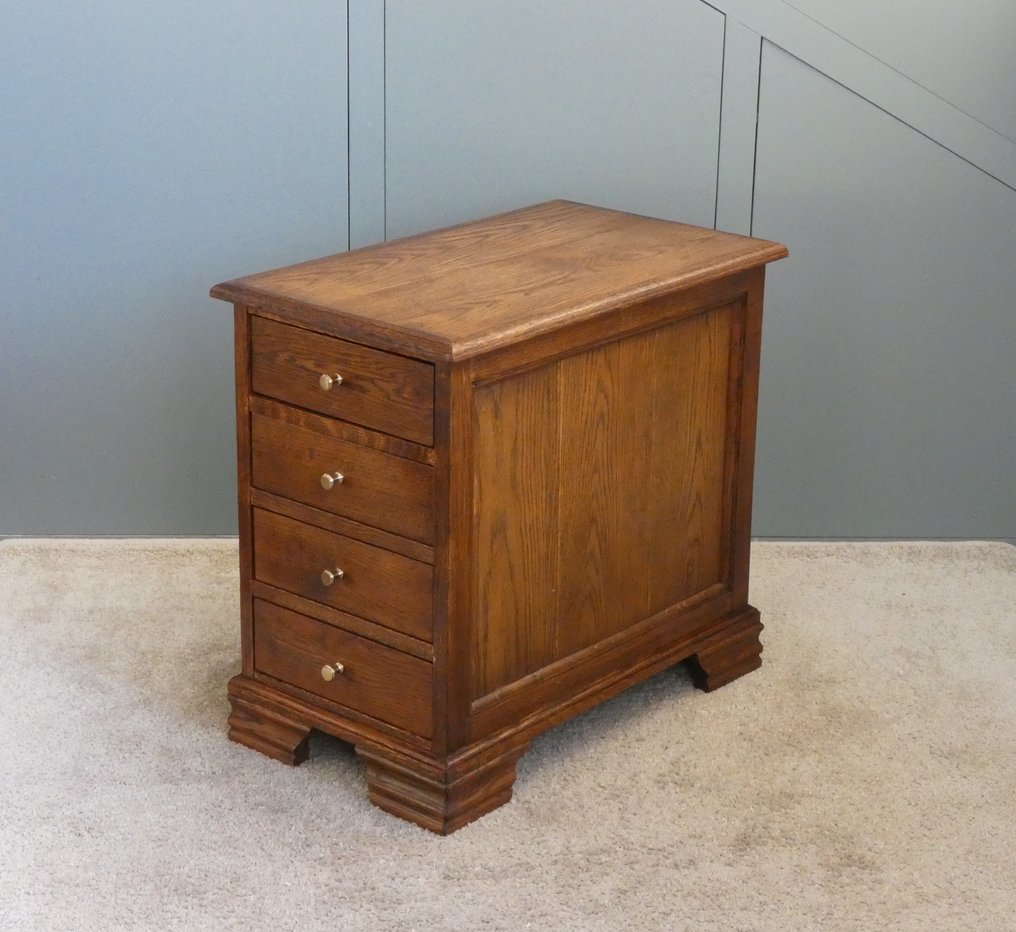 抽屉柜 - 坚固的抽屉柜 - Eikenhout，Messing - 4 Lades #1.0