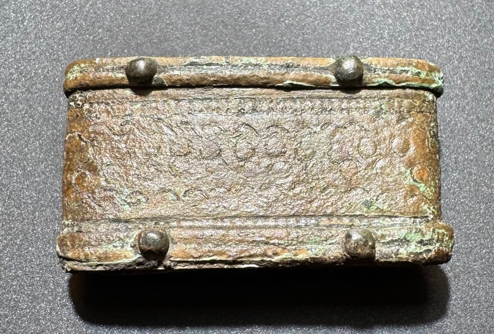 維京時代 青銅色 来自战士之剑护肩的非常罕见装饰碎片 #1.0
