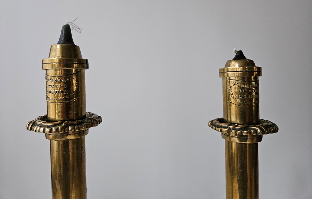 Palmer & Co, London - Met gepatenteerd mechanisme (ejector) dat de kaars omhoog duwt tijdens het - Castiçal - Cobre #1.0