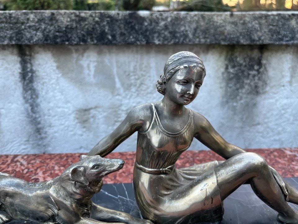 Cham - Γλυπτό, Scultura Deco di Donna con levriero - 0 in - Μάρμαρο, ασημένιο μέταλλο #1.0